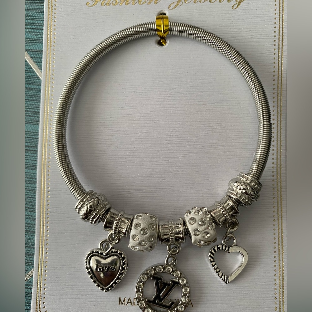 Womans stretch bracelet